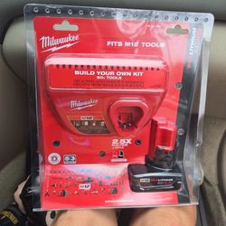 Milwaukee
M12 12-Volt Lithium-Ion XC Battery Pack 4.0 Ah and Charger Starter Kit