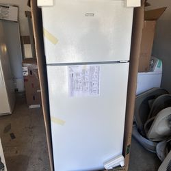 White hotpoint fridge