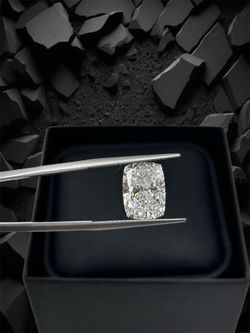 Beautiful Cushion shape lab-Grown Diamond