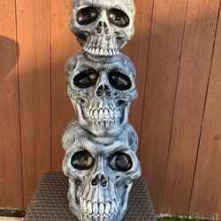 Triple-Decker Skull Statue