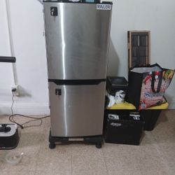 Insignia Refrigerator  Small 