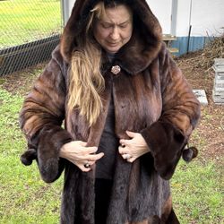 LOW PRICE MOVING- CUSTOM MINK $10,000 FUR COAT