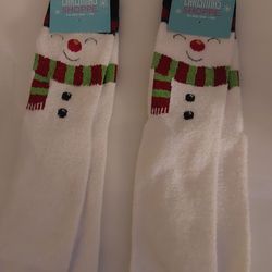 2 pair cute white snowman Holiday fuzzy socks with red & green scarf (44)