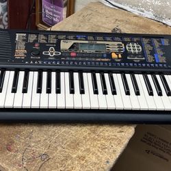 KEYBOARD Yamaha PSR-195 With Stand 