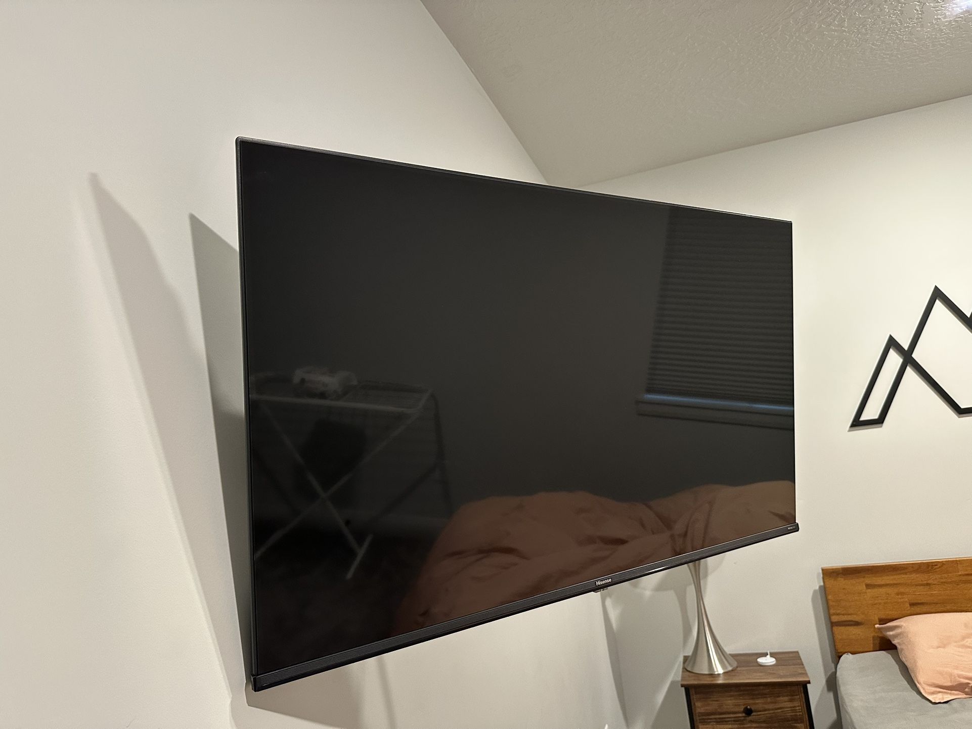 Hisense 43" smart tv & wall mount - A65H Series - 4K UHD LED LCD TV