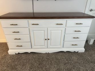 Virginia House White Wood Bedroom Set