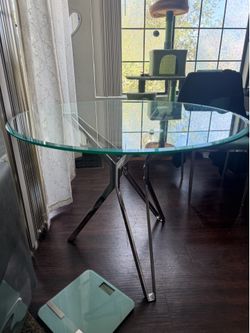 Round glass dining table
