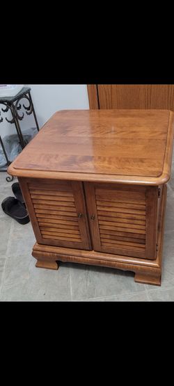 Ethan Allen - 2 End Tables