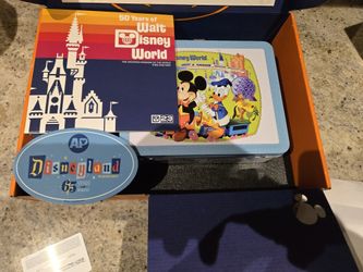 Disney 2021 Collectors set. Brand NEW lunch Box, Disney Pin, And PATCH
