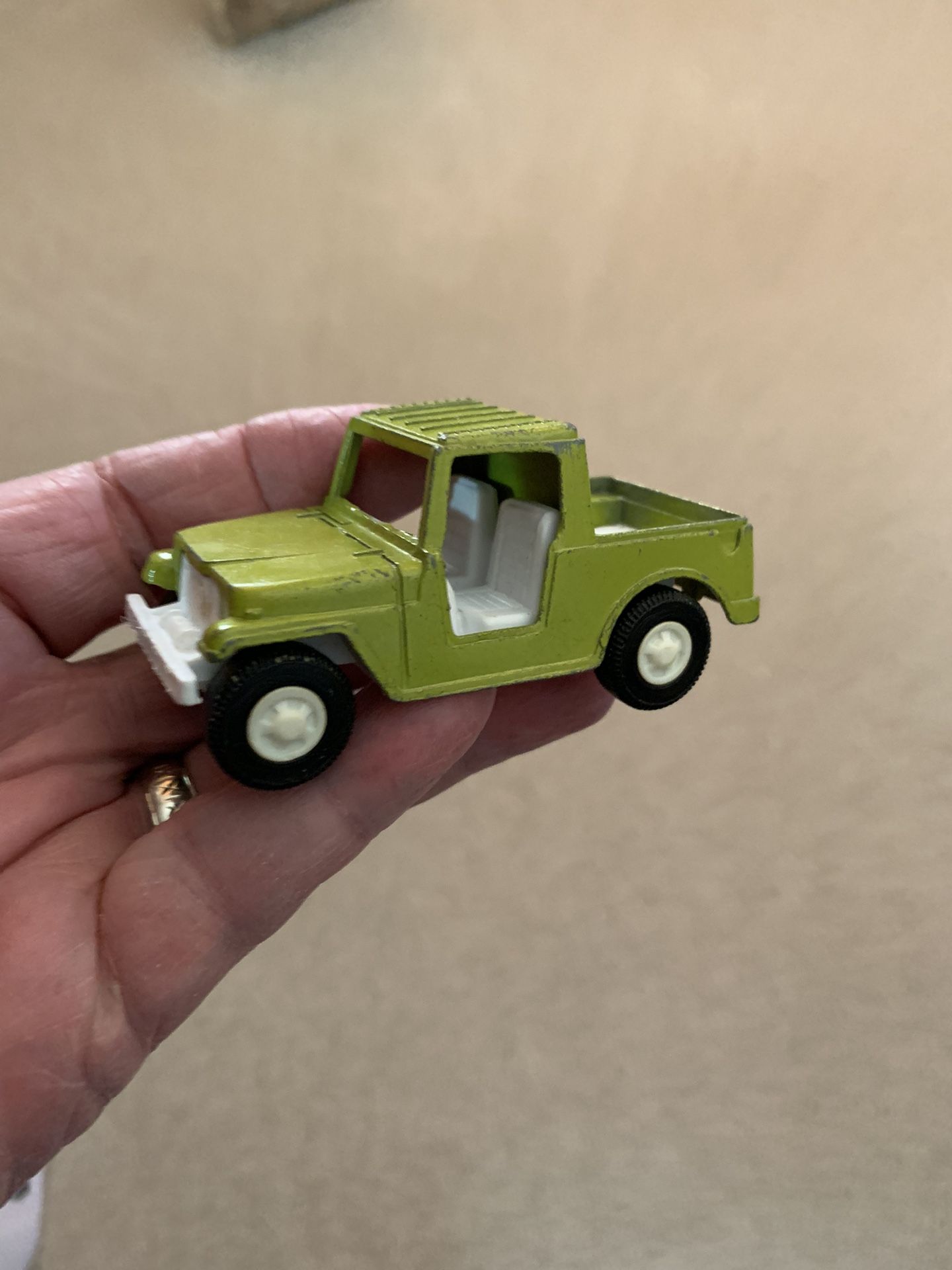 TOY LIME GREEN PICK-UP TRUCK from 1969 by TOOTSIETOY 