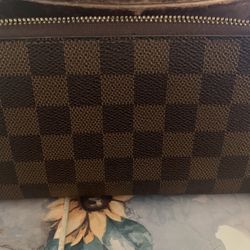 Authentic Louis Vuitton Zippy Wallet 