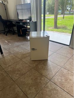 Mini fridge