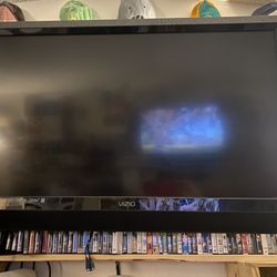Vizio 42 Inch Flat Screen TV with Wall Mount And Stand 