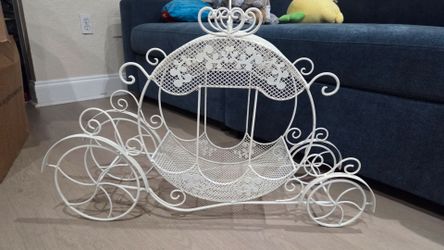 Carriage Decor