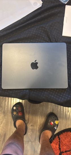Macbook New M2 13.9 Inch