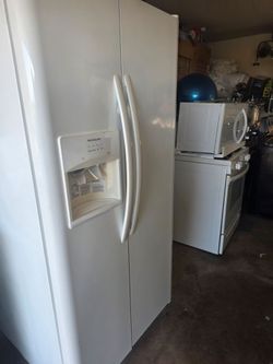 Frigidaire Refrigerator Gas range and microwave