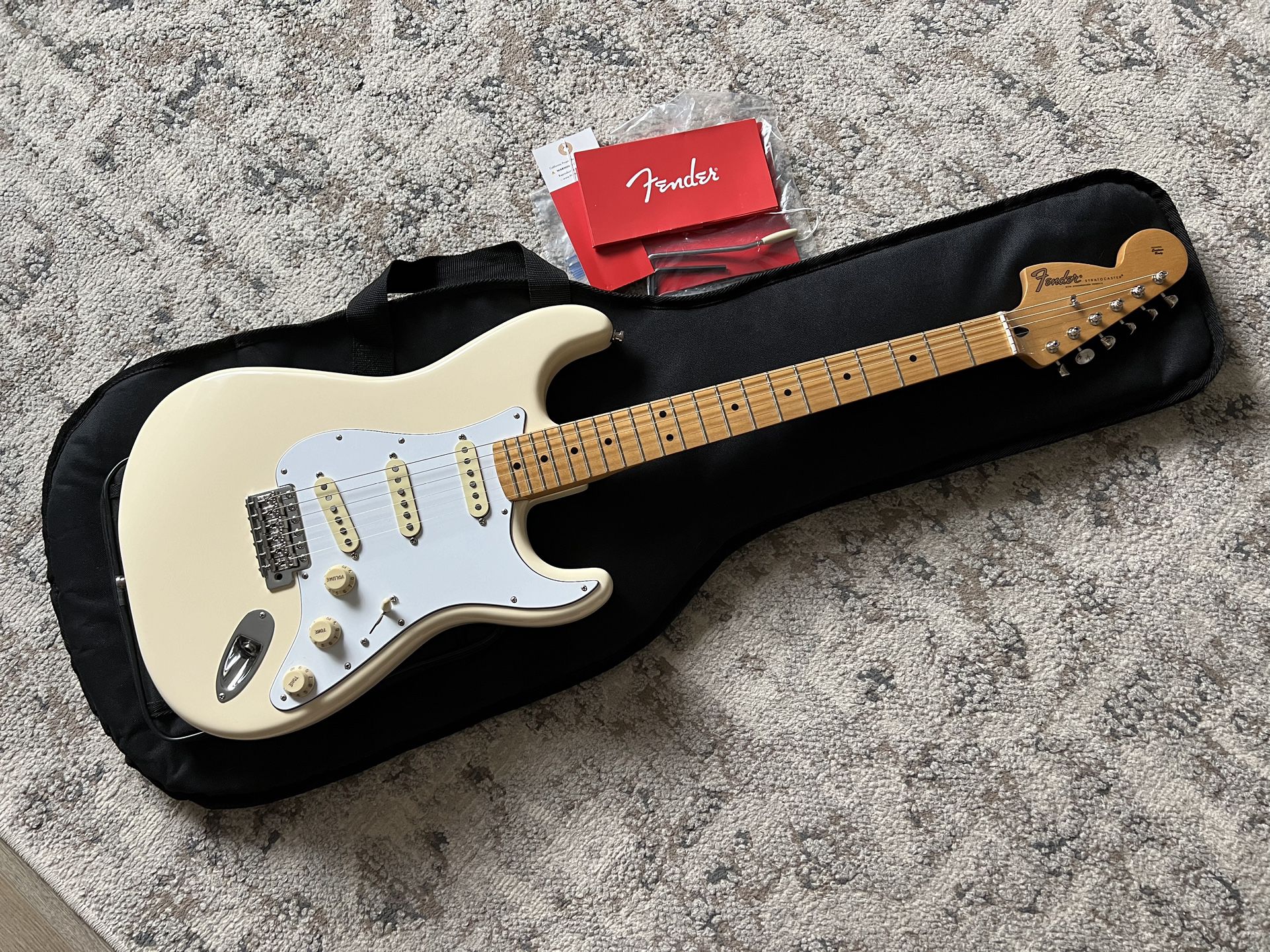 Fender Jimi Hendrix Stratocaster - Olympic White w/ Soft Case