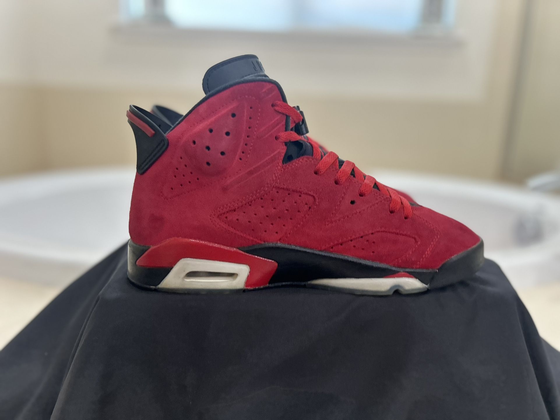 Air Jordan Retro Size 9.5m. 9.5m. 129$