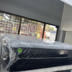 QUEEN SIZE SERTA PERFECT SLEEPER PILLOW TOP MATTRESS & BOX SPRING BED SET