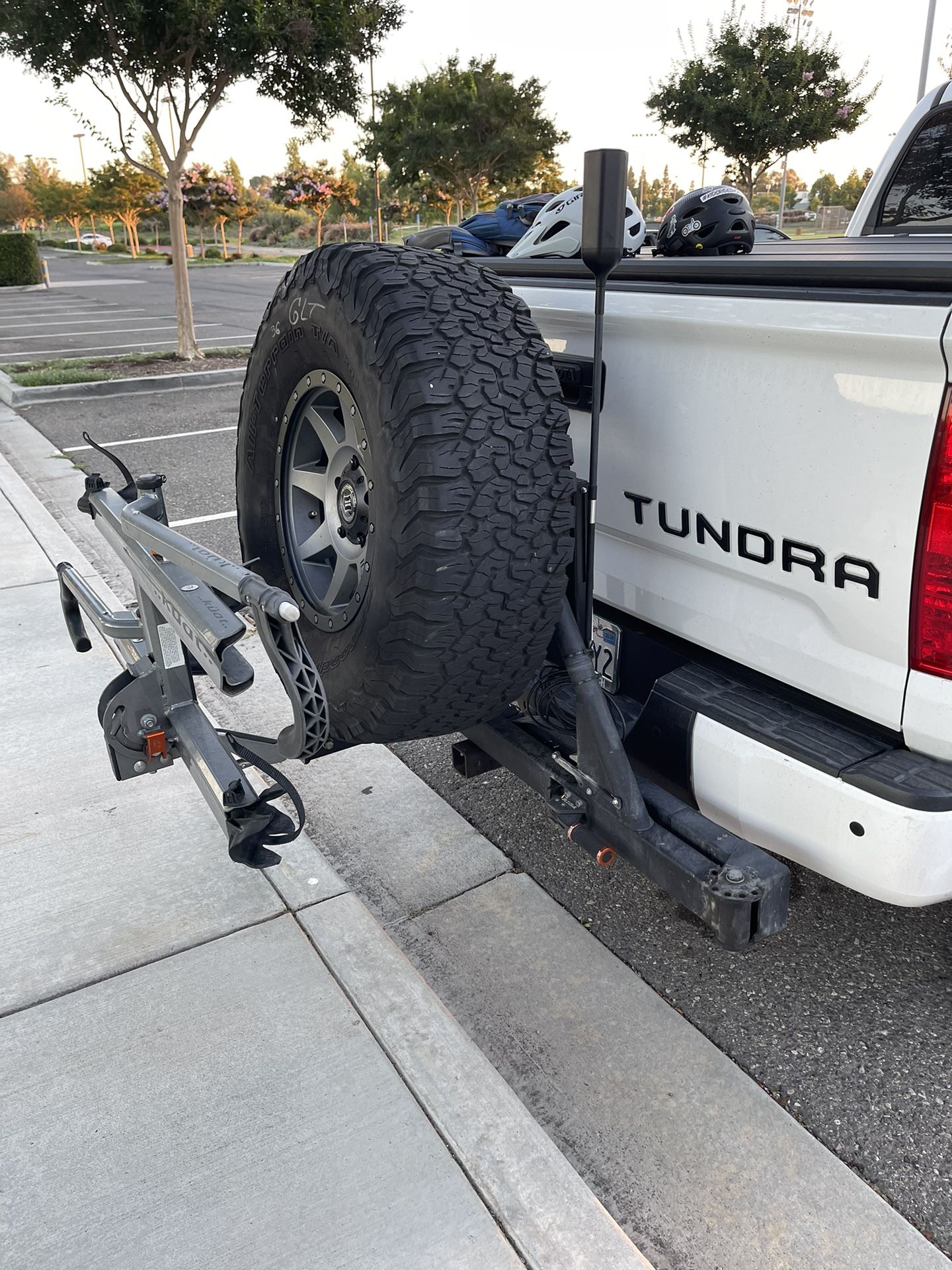 Rigd Supply UltraSwing Mega-Fit Spare Tire Hitch Mount 