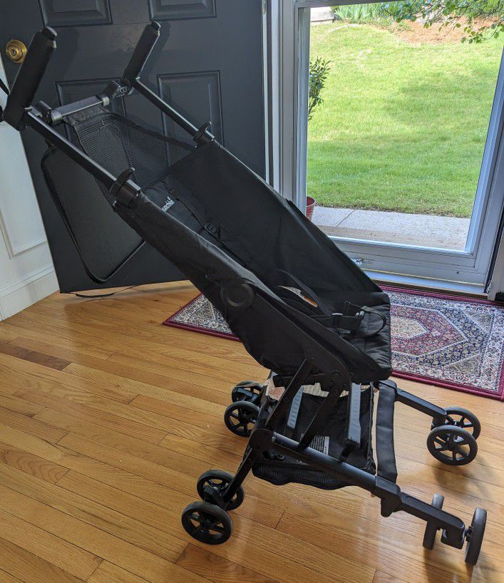 Munchkin Sparrow Foldable small stroller