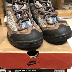 Woman’s  Nike hiking shoes, size 7