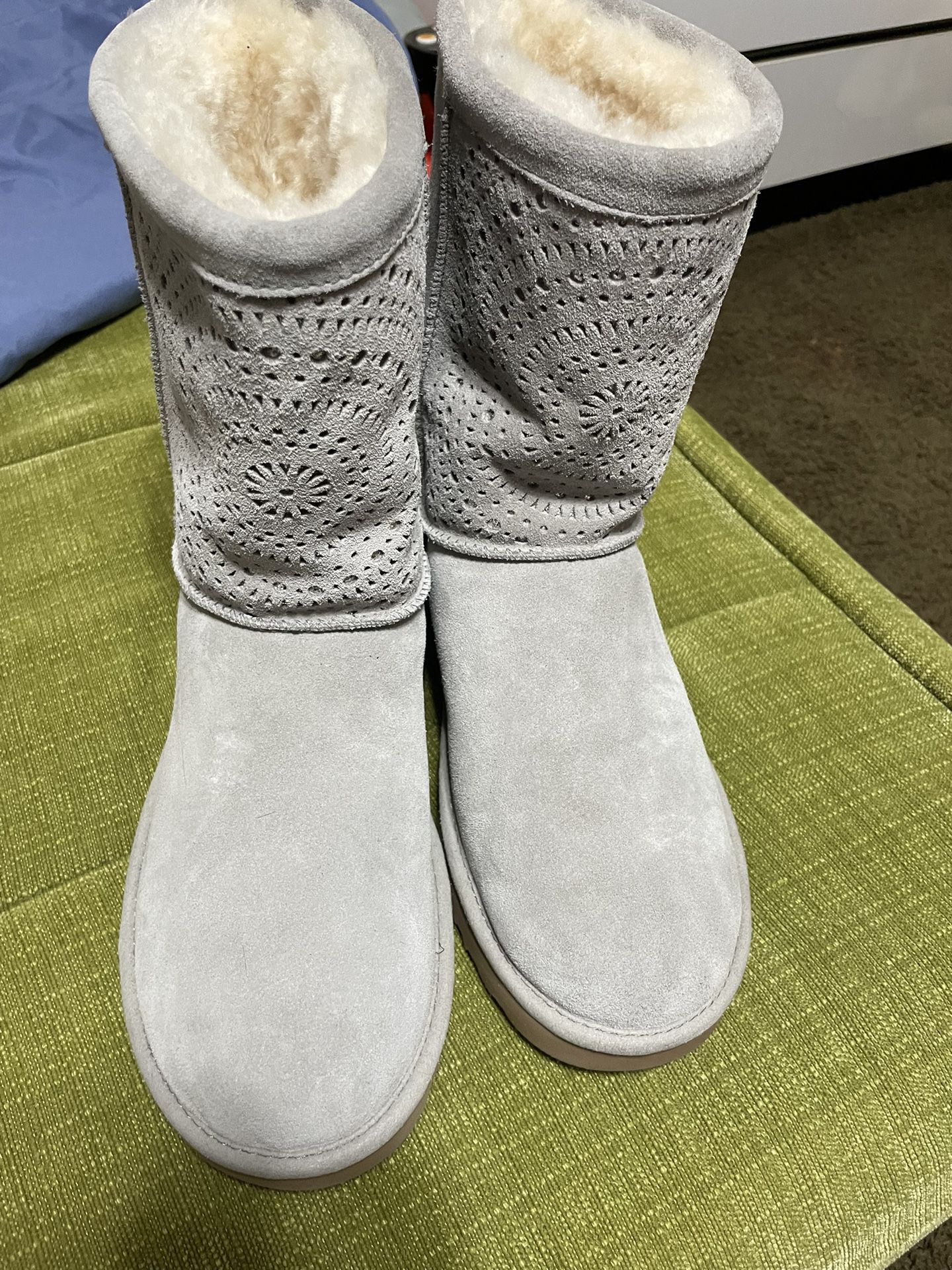 UGG BOOTS WOMENS Classic Short SIZE 11 