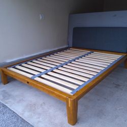 Thuma queen bed frame +pillowboard 