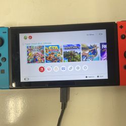 Nintnedo Switch. In Decent Condition And Work Like Normal. It Comes Without Games Chips. Only Pick Up And I’m Down To Negotiate On The Price