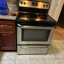 4 Piece Frigidaire Kitchen Appliances Electric stove 