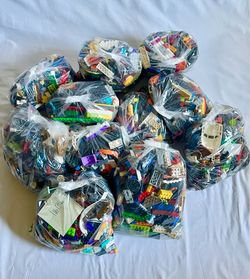 LEGOS 22 LBS POUNDS BULK BRICKS FIGURES BASE PLATES TIRES AIRPLANE PARTS NINJAGO NEXO KNIGHTS CLEAN