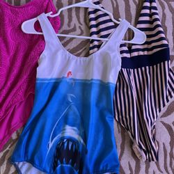 Lots Of Bikinis👙 Swim Suits Size S- XS Super Cute Súper Wear 💦