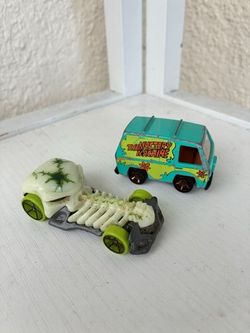 Hot Wheels Scooby-Doo Mystery Machine & Skull Crusher Diecast Cars Lot of 2