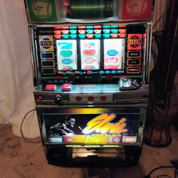 Vintage Elvis Presley Slot Machine, Plays Great!!