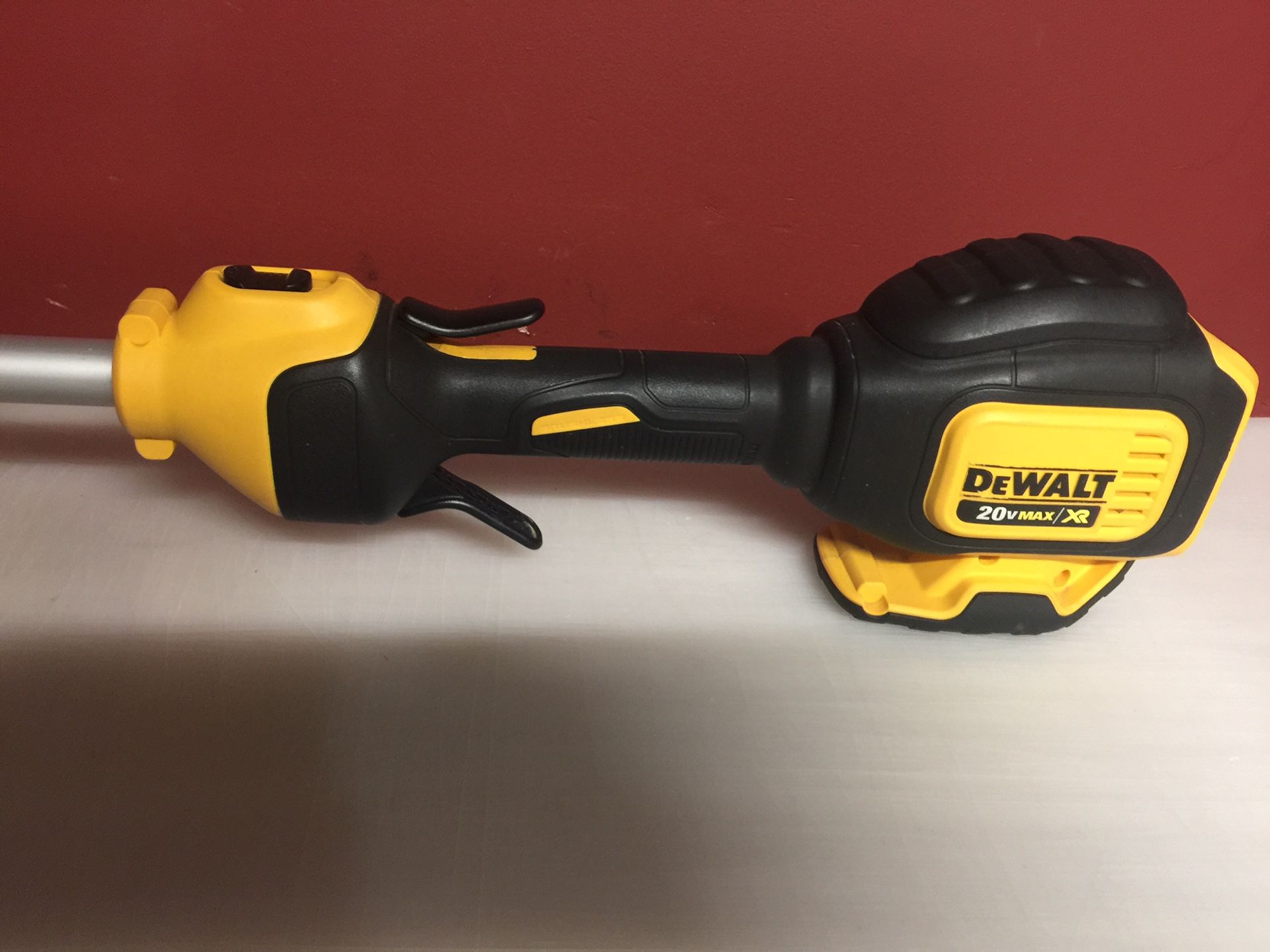 Dewalt 20v max/xr weed eater tool only, no battery