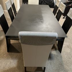  Dining Table And 8 Pieces Chair 