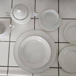 Fashion Manor  Lady Elegant Fine China 8 Place Settings. Made In  japan