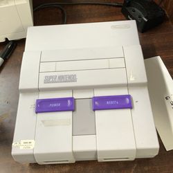 Super Nintendo Entertainment System (SNES) – Classic 16-Bit Console