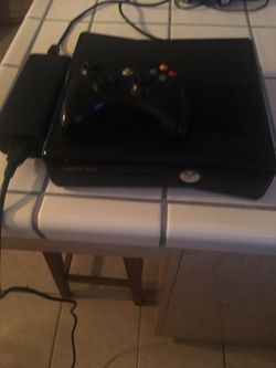Xbox 360 slim with wireless controller