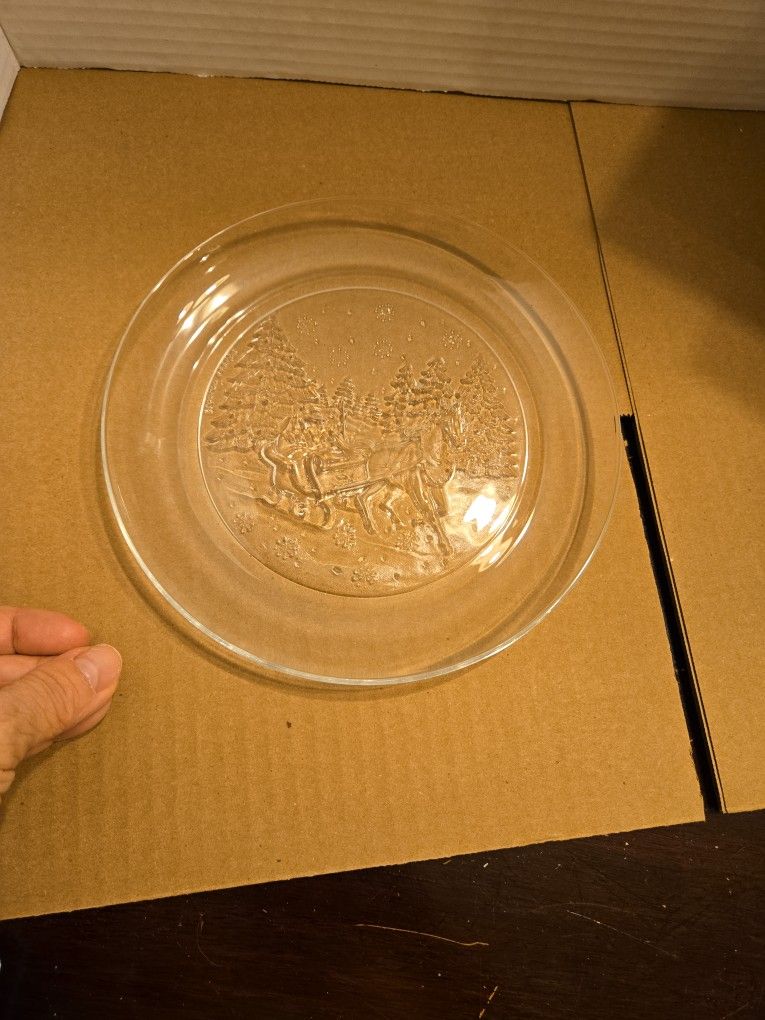Avon 1994 Holiday Collector Dessert Plates Set Of 4