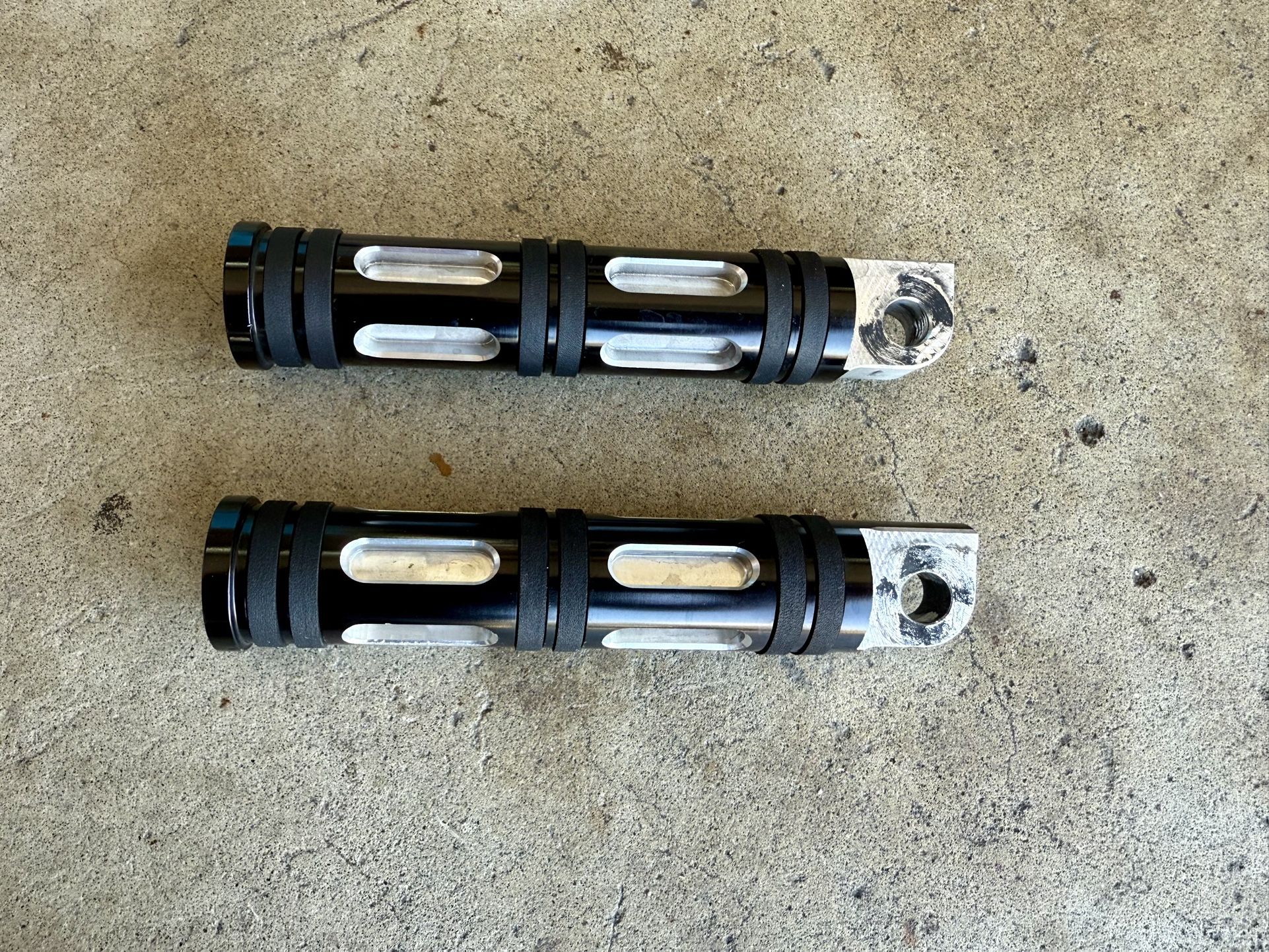Harley Davidson Foot Pegs and Hand Grips