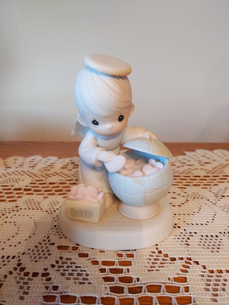 Precious Moments What The World Needs Is Love