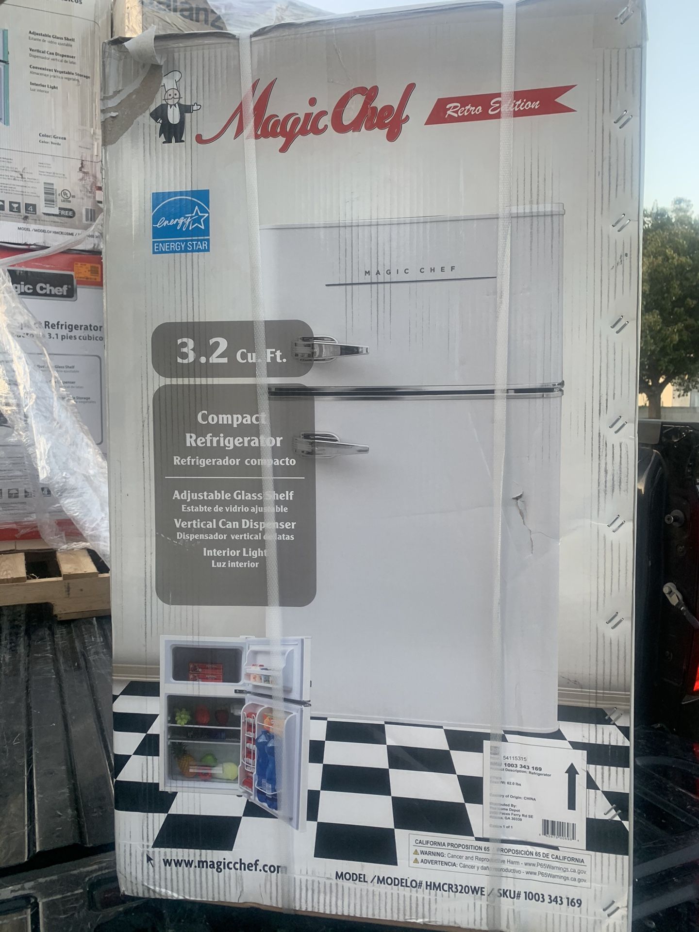 Magic Chef Retro Mini Fridge All White