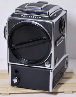 HASSELBLAD 553ELX MEDIUM FORMAT CAMERA BODY W/LATE WLF& FOCUSING SCREEN