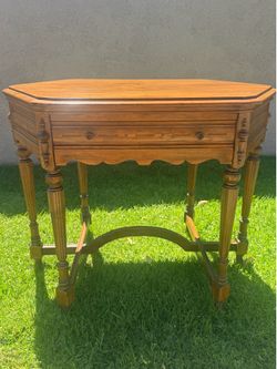 Antique Atwater Kent Radio table