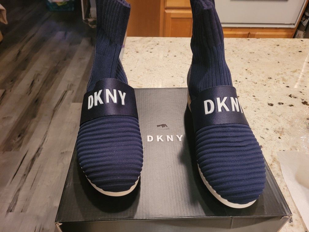 DKNY Size 9.5 New