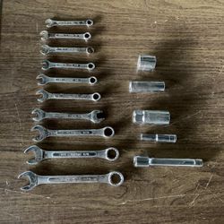 Preowned wrench and socket set