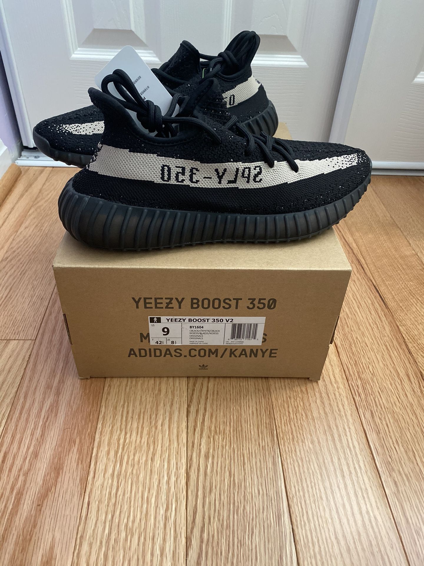 DS Yeezy Oreo Size 9