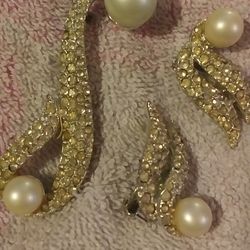 Rhinestone And Pearl Pin Brooch And Earrings