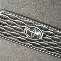 2016-2021 TOYOTA TACOMA SR5 MODEL FRONT GRILLE